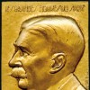 Памятный почётный знак с барельефом Пьера де Кубертена. 
Покрытие: золото; размеры: 51x88 мм;
