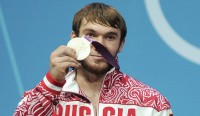 Штангист Аухадов принес сборной России серебро на Олимпиаде в Лондоне