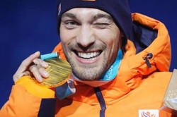 Голландский конькобежец Кьелд Нёйс выиграл дистанцию 1000 м на Олимпиаде в Пхёнчхане