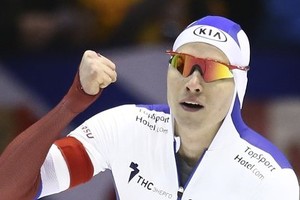 Павел Кулижников первенствовал в 1-ой попытке на пятисотке на этапе КМ в Калгари с рекордом России