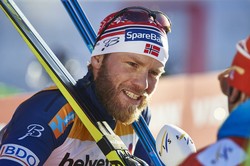 Норвежец Сундбю выиграл мини-тур в рамках этапа Кубка мира по лыжным гонкам в Лиллехаммере, Ларьков — 16-ый