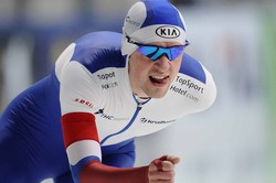 Россиянин Денис Юсков выиграл дистанцию 1500 метров на этапе КМ по конькобежному спорту в Астане
