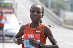 Представительница Бахрейна Роза Челимо — чемпионка мира в марафонском беге