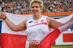 Польская легкоатлетка Анита Влодарчик — чемпионка мира в метании молота