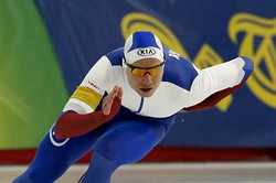 Конькобежец Кулижников на первом старте после травмы победил на 500-метровке в Инцелле