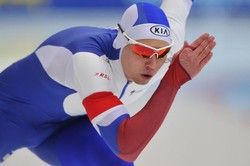 Российский конькобежец Павел Кулижников — шестой на пятисотке на этапе КМ в Херенвене