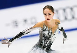 Загитова лидирует, Медведева — вторая после короткой программы на чемпионате Европы в Москве
