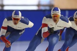 Российские конькобежцы выиграли командный спринт на этапе Кубка мира в Томакомае