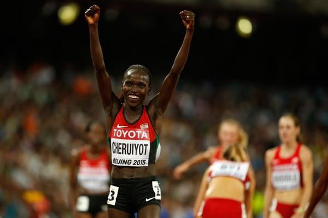 24-08-2015. Чемпионат мира, Пекин: победительница в беге на 10000 метров кенийка Вивиан Черуйот