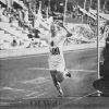 1912 год, Стокгольм, V Олимпийские Игры, легкая атлетика: победитель соревнований в беге на 5000 м Hannes Kolehmainen (Финляндия)