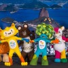 Олимпийский талисман Рио 2016 в окружении предшественников