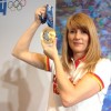 Санкт-Петербург, 30 мая 2012 года: Олимпийская Чемпионка и депутат ГД Светлана Журова демонстрирует медали зимних Олимпийских Игр 2014 в Сочи