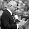 Мюнхен 1972: Президент МОК Эвери Брэндедж заявляет о продолжении Олимпийских Игр 1972 года в Мюнхене после того, как палестинскими террористами были взяты в заложники, а затем убиты 11 израильских спортсменов