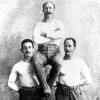 Афины 1896, I Олимпийские Игры: Трехкратные Олимпийские чемпионы (1896 год) - немецкие гимнасты Альфред Флатоу, Карл Шухманн и Герман Вайнгартнер.