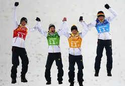 Сборная Германии по прыжкам на лыжах завоевала золото в командных соревнованиях