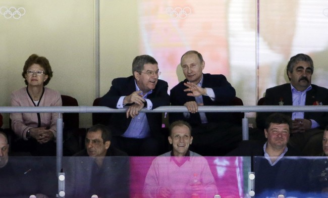 Сочи 2014: Томас Бах и Владимир Путин на хоккейном матче США-Россия