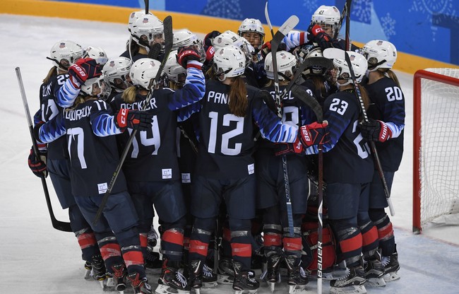 Хоккеистки США обыграли канадок в финале олимпийского турнира в Пхёнчхане
