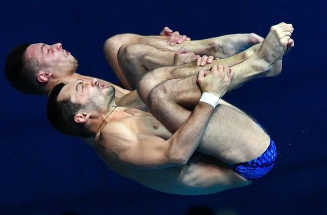 Россияне Бондарь и Минибаев завоевали бронзу Олимпиады в синхронных прыжках в воду с вышки