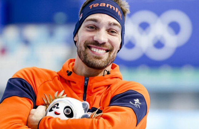 Голландский конькобежец Нёйс — победитель Олимпиады-2022 на дистанции 1500 метров