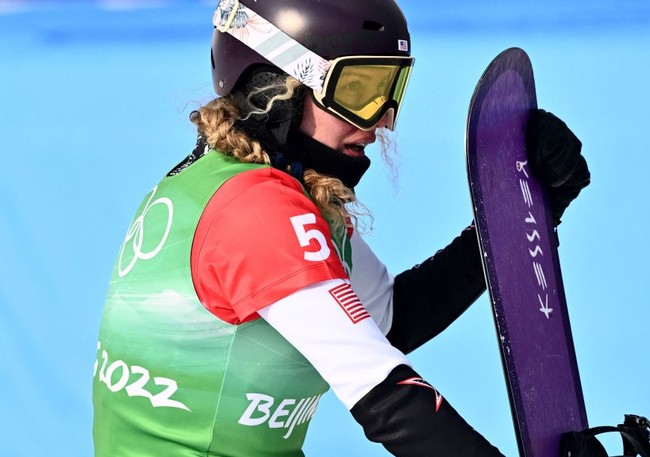Американская сноубордистка Джекобеллис выиграла Олимпиаду-2022 в кроссе, Паршина — лучшая среди россиянок