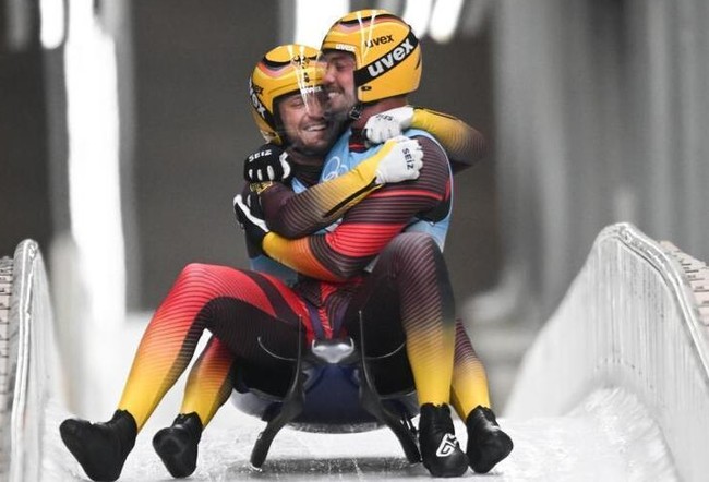 Немецкие саночники Вендль и Арльт завоевали золото Олимпиады-2022 в санях-двойках