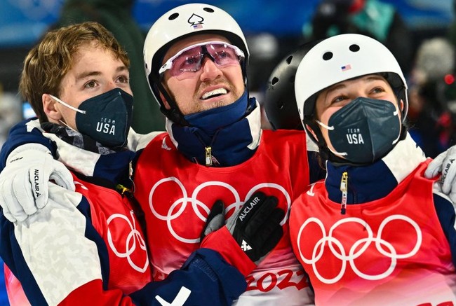 Американские фристайлисты выиграли командный микст на Олимпийских играх в Пекине, россияне — пятые
