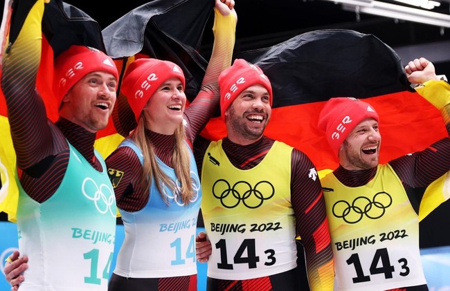 Немецкие саночники — чемпионы Олимпийских игр в командной эстафете, россияне — четвёртые