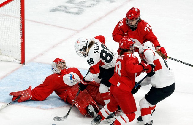Российские хоккеистки уступили швейцаркам со счетом 2:4 в четвертьфинальном мачте олимпийского турнира