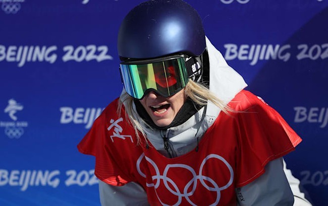 Австрийская сноубордистка Гассер завоевала золото Олимпиады-2022 в биг-эйре