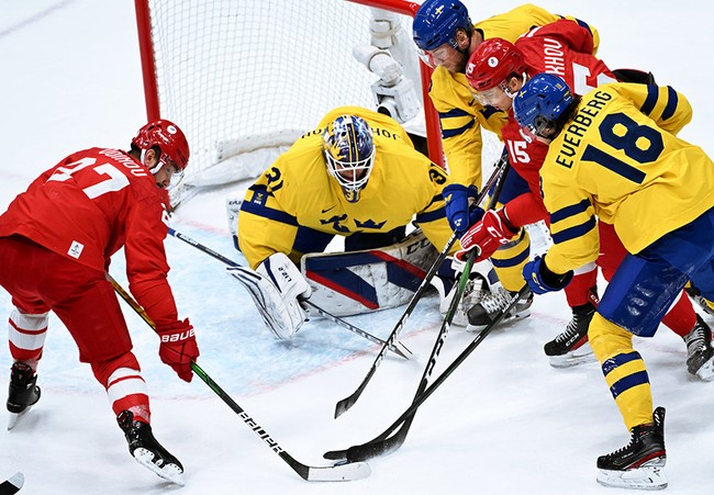 Российские хоккеисты вышли в финал олимпийского турнира, обыграв в полуфинале шведов