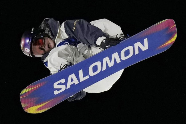 Японская сноубордистка Кокомо Мурасэ завоевала золото Олимпиады-206 в биг-эйре