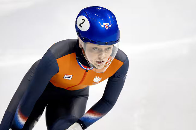 Шорт-трекистка Ксандра Вэлзэбур завоевала золото Олимпийских игр 2026 на дистанции 1000&nbsp;м, россиянка Крылова&nbsp;— девятая