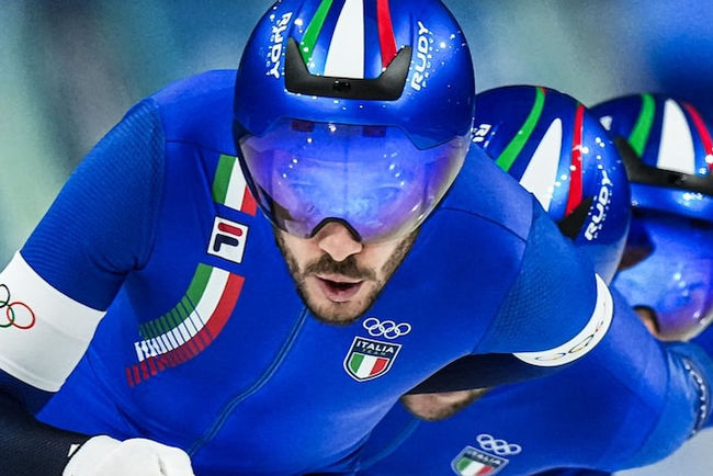 Итальянские конькобежцы и канадские конькобежки выиграли командные гонки преследования на Олимпиаде-2026