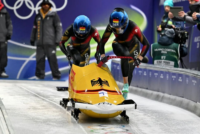 Немецкие бобслеистки Лаура Нольте и Дебора Леви — олимпийские чемпионка среди экипажей-двоек Немецкие бобслеистки Лаура Нольте и Дебора Леви — олимпийские чемпионка среди экипажей-двоек