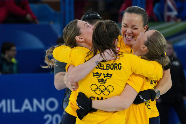 Кёрлингистки Швеции завоевали золото в женском олимпийском турнире