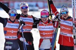 Норвежские лыжницы выиграли эстафету на этапе КМ в Ульрисехамне, россиянки — десятые