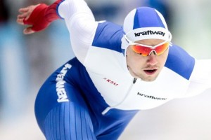 Павел Кулижников лидирует после первого дня чемпионата мира по спринтерскому многоборью