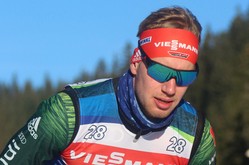 Немецкий биатлонист Кюн выиграл спринт на предсезонном турнире в норвежском Шушене