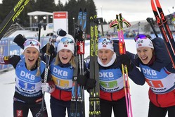 Норвежские биатлонистки выиграли эстафету на этапе Кубка мира в Рупольдинге, россиянки — 11-ые