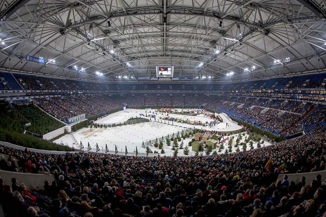 Гельзенкирхен: Шальке-Арена во время проведения «Рождественской гонки» 28 декабря 2013 года