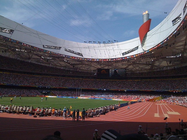 Национальный Олимпийский стадион «Птичье гнездо» — главная спортивная арена Чемпионата мира 2015 по лёгкой атлетике в Пекине