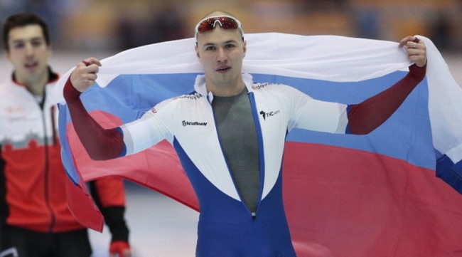 Российский конькобежец Павел Кулижников — чемпион мира в спринтерском многоборье