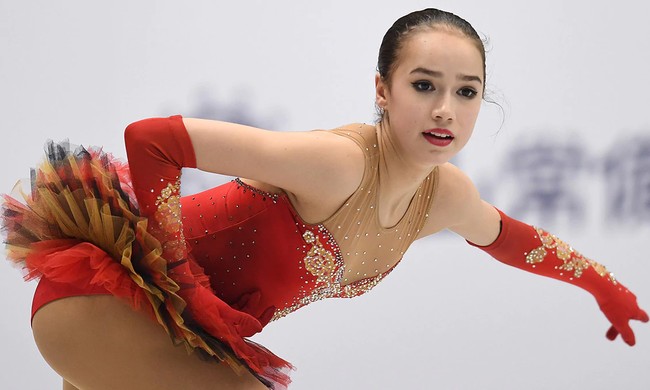 Фигуристка Алина Загитова — победительница чемпионата России в Санкт-Петербурге