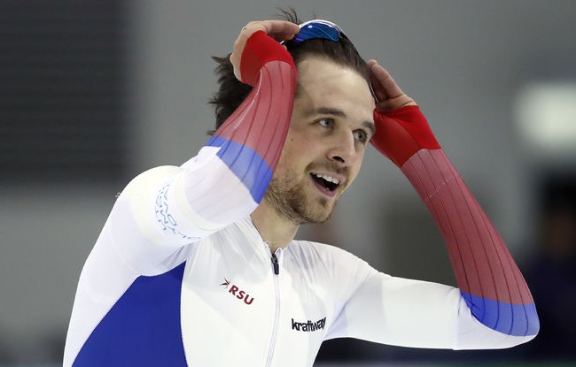 Российский конькобежец Денис Юсков выиграл дистанцию 1500 метров на этапе КМ в Эрфурте