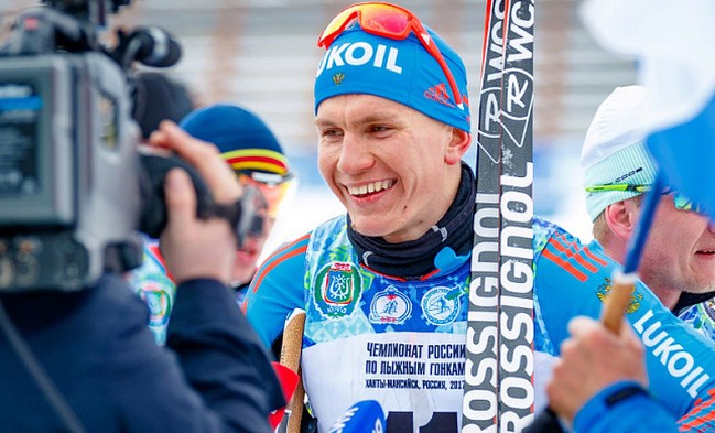 Лыжник Александр Большунов выиграл гонку на 15 км классикой на чемпионате России в Сыктывкаре
