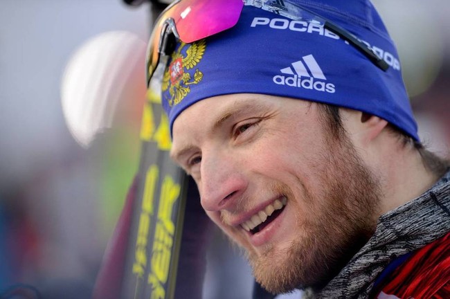 Максим Цветков выиграл спринт на втором этапе Кубка России по биатлону в Ханты-Мансийске