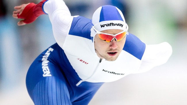 Конькобежец Павел Кулижников завоевал золото на дистанции 1000 м на этапе Кубка мира в Польше