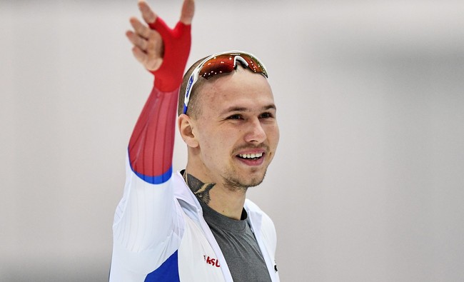 Конькобежец Павел Кулижников завоевал золото на дистанции 500 м на этапе КМ в Херенвене