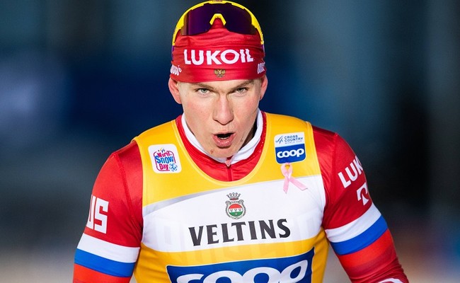 Александр Большунов выиграл индивидуальную гонку на 15 км на этапе Кубка мира в Нове-Место