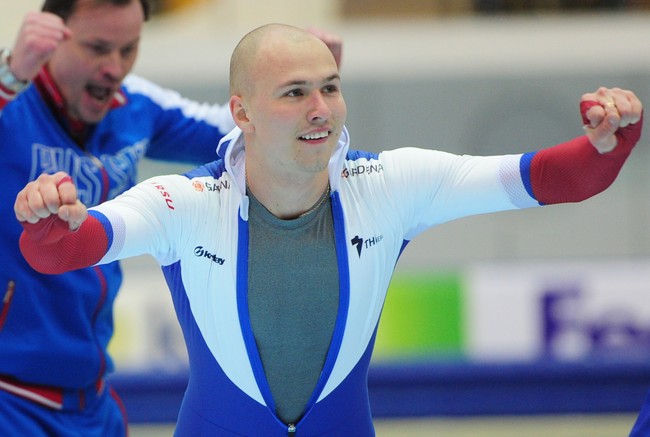 Конькобежец Павел Кулижников в третий раз выиграл чемпионат мира по спринтерскому многоборью